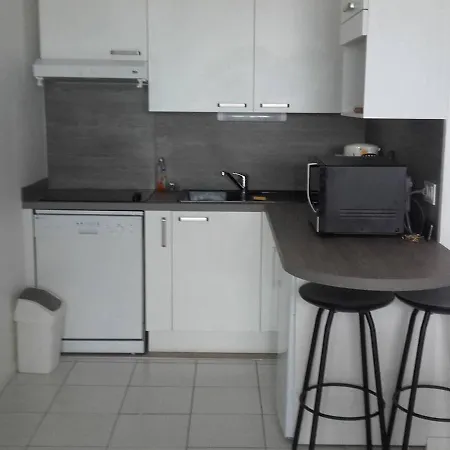 La Rochelle: Appt 2p4c Avec Piscine, Tennis, Proche - Fr-1-246-310 *